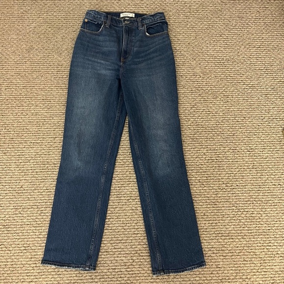 Abercrombie Curve Love Ultra High Rise 90s Straight Jean - Picture 3 of 6